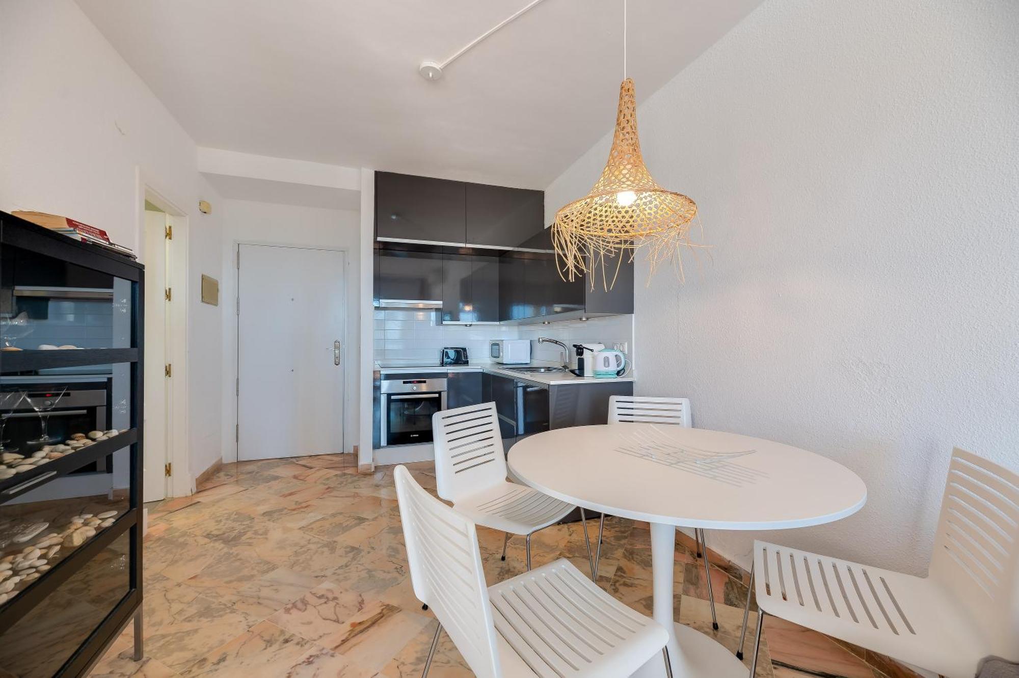 Front Line Beach Studio Apartment マルベーリャ エクステリア 写真